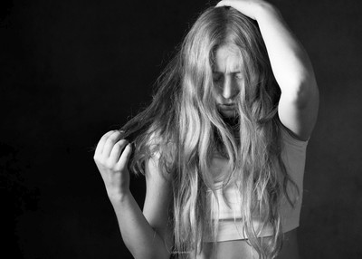 » #3/9 « / #Haare / Blog-Beitrag von <a href="https://strkng.com/de/fotograf/lichtundnicht/">Fotograf LICHTundNICHT</a> / 08.03.2020 09:57 / Portrait