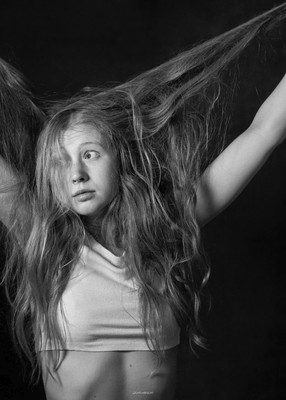 » #5/9 « / #Haare / Blog-Beitrag von <a href="https://strkng.com/de/fotograf/lichtundnicht/">Fotograf LICHTundNICHT</a> / 08.03.2020 09:57 / Portrait