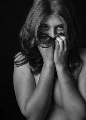 » #5/9 « / nora akt portraits / Blog post by <a href="https://strkng.com/en/photographer/lichtundnicht/">Photographer LICHTundNICHT</a> / 2021-01-16 16:24