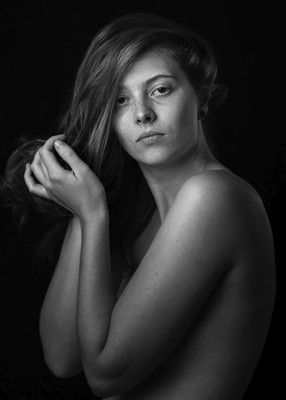 » #9/9 « / nora akt portraits / Blog-Beitrag von <a href="https://strkng.com/de/fotograf/lichtundnicht/">Fotograf LICHTundNICHT</a> / 16.01.2021 16:24