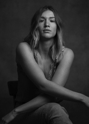 » #1/9 « / Anni / Blog post by <a href="https://strkng.com/en/photographer/lichtundnicht/">Photographer LICHTundNICHT</a> / 2021-02-13 12:05