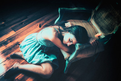 » #4/8 « / The forgetten doll / Blog post by <a href="https://strkng.com/en/photographer/valou+perron---photography---/">Photographer Valou Perron...Photography...</a> / 2018-08-28 09:46