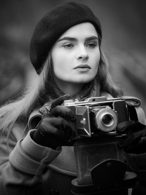 Schwarzes Licht / Portrait / portrait,marina,adox,parisiene,schwarzweiß,frau