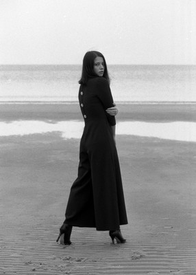 Anna, Usedom 2019 / Schwarz-weiss / Anna,Usedom,Strand,Beach,Dezember,Analog,D76,APX400,135film