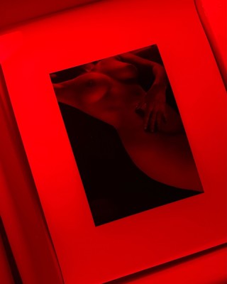 » #5/7 « / Henning muß mehr Bilder machen.. / Blog post by <a href="https://strkng.com/en/photographer/henning+bruns/">Photographer Henning Bruns</a> / 2024-01-10 12:48 / Nude / Labor