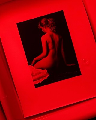 » #6/7 « / Henning muß mehr Bilder machen.. / Blog post by <a href="https://strkng.com/en/photographer/henning+bruns/">Photographer Henning Bruns</a> / 2024-01-10 12:48 / Nude / Labor