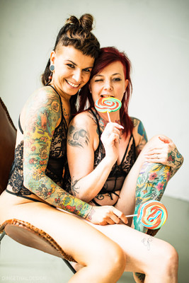 SWEETS ft. SUSI & TAT-CAT / Menschen / studio,frau,sweets,lollie,zucker