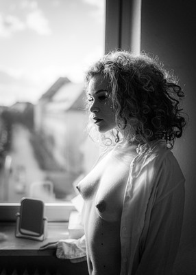 Helena by the window II / Nude