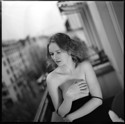 » #1/6 « / Dovile on film / Blog post by <a href="https://strkng.com/en/photographer/mika-ef/">Photographer mika-ef</a> / 2020-01-21 01:40 / Nude