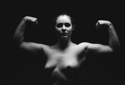 » #4/9 « / Bewusste Kraft / Blog post by <a href="https://strkng.com/en/photographer/christian+karner+ckvi/">Photographer Christian Karner CKVI</a> / 2023-04-01 02:25 / Menschen