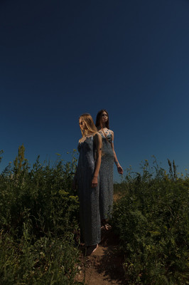 » #8/9 « / Revoice / Blog post by <a href="https://strkng.com/en/photographer/dewframe/">Photographer DEWFRAME</a> / 2020-02-07 17:59