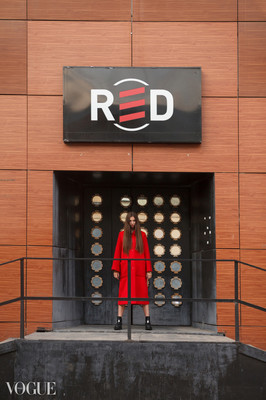 » #2/9 « / Red is new red / Blog-Beitrag von <a href="https://strkng.com/de/fotograf/dewframe/">Fotograf DEWFRAME</a> / 05.05.2020 22:13