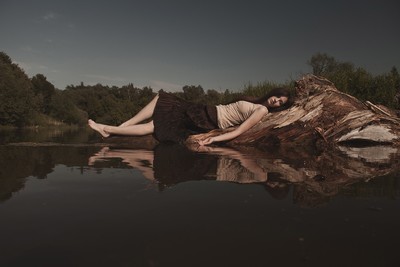 » #4/9 « / Time borrows up the pages / Blog post by <a href="https://strkng.com/en/photographer/dewframe/">Photographer DEWFRAME</a> / 2020-09-09 19:02