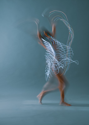» #4/9 « / Light Dance / Blog post by <a href="https://strkng.com/en/photographer/maria+frodl/">Photographer Maria Frodl</a> / 2020-01-17 18:26