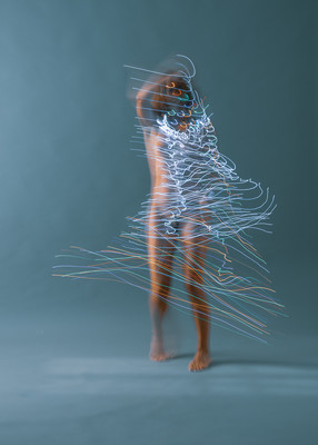 » #6/9 « / Light Dance / Blog post by <a href="https://strkng.com/en/photographer/maria+frodl/">Photographer Maria Frodl</a> / 2020-01-17 18:26