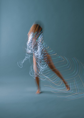 » #8/9 « / Light Dance / Blog post by <a href="https://strkng.com/en/photographer/maria+frodl/">Photographer Maria Frodl</a> / 2020-01-17 18:26
