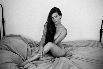 Bed / Nude / female,longhair,bed,blackwhite