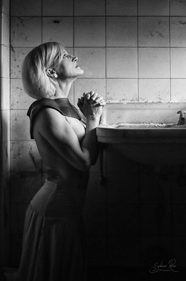 » #1/9 « / die alte Textilfabrik / Blog post by <a href="https://strkng.com/en/photographer/schiwa+rose/">Photographer Schiwa Rose</a> / 2019-06-29 18:38 / Konzeptionell