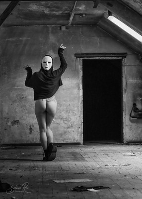 » #6/9 « / die alte Textilfabrik / Blog post by <a href="https://strkng.com/en/photographer/schiwa+rose/">Photographer Schiwa Rose</a> / 2019-06-29 18:38 / Konzeptionell