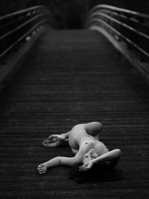 » #4/8 « / die Brücke / Blog post by <a href="https://strkng.com/en/photographer/schiwa+rose/">Photographer Schiwa Rose</a> / 2021-09-19 19:30 / Nude