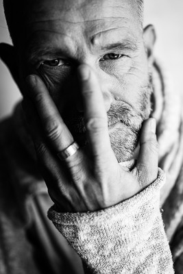 » #1/9 « / Portrait of a soul / Blog-Beitrag von <a href="https://strkng.com/de/fotografin/pwb-fotografie-de+-+petra+w-+barathova/">Fotografin pwb-fotografie.de / Petra W. Barathova</a> / 26.04.2023 16:58