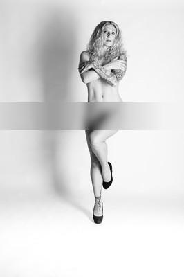 » #6/9 « / S/W Projekt mit Simone / Blog post by <a href="https://strkng.com/en/photographer/fn+photoart/">Photographer FN PhotoArt</a> / 2020-02-29 14:09 / Schwarz-weiss