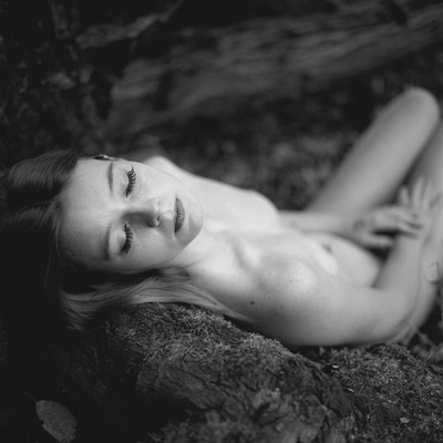 » #6/6 « / Free / Blog post by <a href="https://strkng.com/en/photographer/olaf+radcke/">Photographer olaf radcke</a> / 2020-11-26 20:10 / Nude