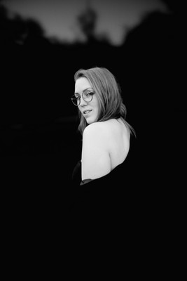 » #2/9 « / Portrait-Session mit Julia / Blog post by <a href="https://strkng.com/en/photographer/olaf+radcke/">Photographer olaf radcke</a> / 2021-11-01 09:46