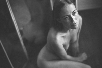 » #2/6 « / ... with the mirror / Blog post by <a href="https://strkng.com/en/photographer/olaf+radcke/">Photographer olaf radcke</a> / 2024-10-11 09:18