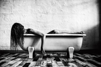 » #4/6 « / Die Badewanne / Blog post by <a href="https://strkng.com/en/photographer/ralf+tophoven/">Photographer Ralf Tophoven</a> / 2019-07-19 10:43