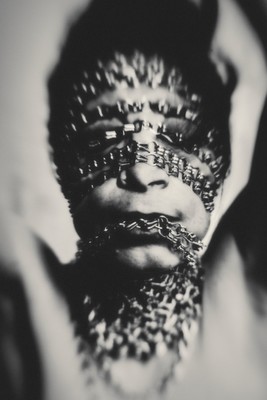 » #5/9 « / CONTEMPLATION AND RESISTANCE / Blog post by <a href="https://lysann.strkng.com/en/">Model Lysann</a> / 2019-08-01 06:37 / Portrait