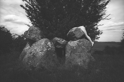 » #8/9 « / losing the lost / Blog post by <a href="https://lysann.strkng.com/en/">Model Lysann</a> / 2020-01-07 14:35 / Schwarz-weiss