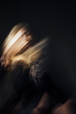 » #3/9 « / KAIROS OF BEAUTY / Blog post by <a href="https://lysann.strkng.com/en/">Model Lysann</a> / 2020-01-18 14:04 / Abstrakt