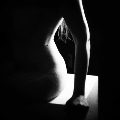 » #2/9 « / SITTING IN THE DARK / Blog-Beitrag von <a href="https://lysann.strkng.com/de/">Model Lysann</a> / 03.03.2020 09:38 / Abstrakt