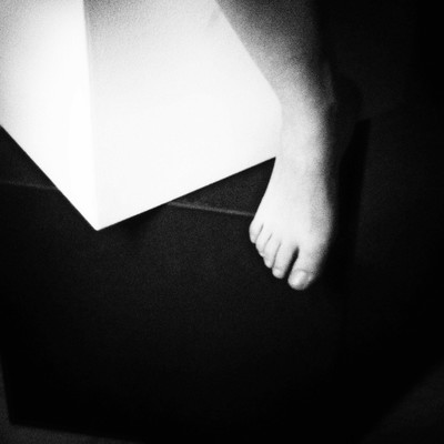 » #4/9 « / SITTING IN THE DARK / Blog-Beitrag von <a href="https://lysann.strkng.com/de/">Model Lysann</a> / 03.03.2020 09:38 / Abstrakt