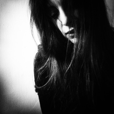 » #8/9 « / FACES / Blog post by <a href="https://lysann.strkng.com/en/">Model Lysann</a> / 2020-05-07 19:07 / Schwarz-weiss