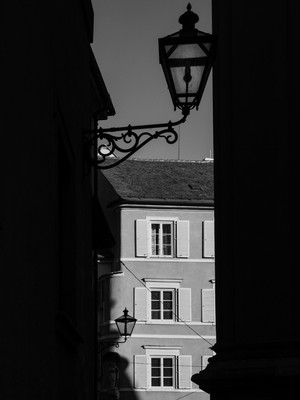 Blick in die Bürgergasse (Graz) / Stadtlandschaften / Graz,s/w,blackandwhite,berndgrosseck,grosseck,bildausschnitte,styria,steiermark