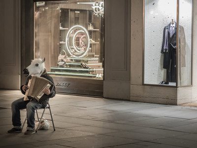 Sound of Silence 1 / Street / silence,solitude,street,streetphotography,straßenfotografie,einsam,einsamkeit,lonely,berndgrosseck,grosseck,bildausschnitte,achtsamkeit,awerness,melancholie,melancholy