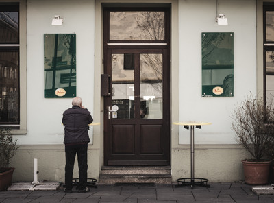 Sound of Silence 3 / Street / einsam,einsamkeit,awerness,achtsamkeit,silence,solitude,stille,street,streetphotography,straßenfotografie,kwerfeldein,grosseck,bildausschnitte,berndgrosseck