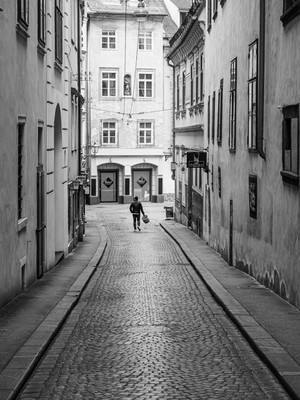 Sound of Silence 6 / Street / einsam,einsamkeit,grosseck,stillness,silence,stille,street,streetphotography,straßenfotografie,awerness,achtsamkeit,blackandwhite,berndgrosseck,bnw,kwerfeldein