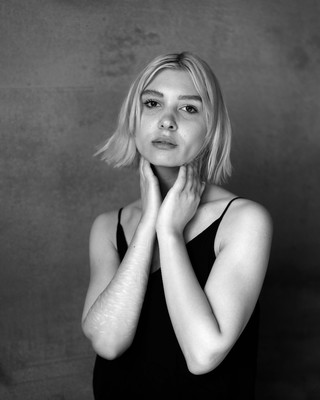 » #2/3 « / Chrissi / Blog post by <a href="https://strkng.com/en/photographer/roland+m%C3%BChler/">Photographer Roland Mühler</a> / 2020-10-21 11:53 / Portrait