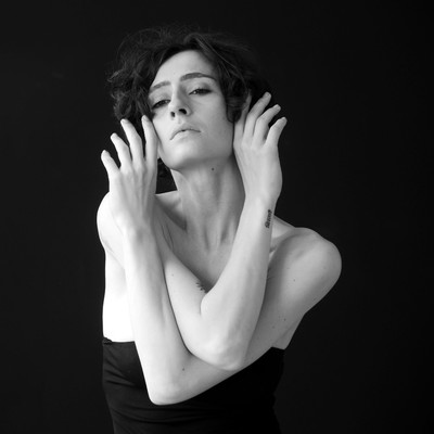 » #3/4 « / Emma #1 / Blog post by <a href="https://strkng.com/en/photographer/roland+m%C3%BChler/">Photographer Roland Mühler</a> / 2024-10-11 21:42 / Portrait