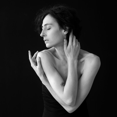 » #4/4 « / Emma #1 / Blog-Beitrag von <a href="https://strkng.com/de/fotograf/roland+m%C3%BChler/">Fotograf Roland Mühler</a> / 11.10.2024 21:42 / Portrait