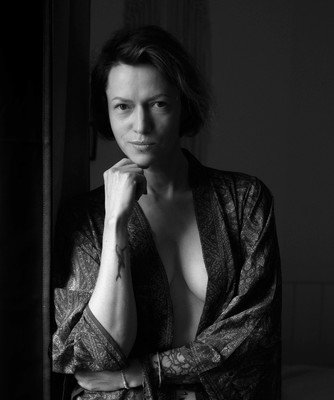 » #1/4 « / Rahel #1 / Blog post by <a href="https://strkng.com/en/photographer/roland+m%C3%BChler/">Photographer Roland Mühler</a> / 2024-10-15 10:03 / Portrait