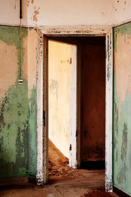 » #2/9 « / Colors and missing Doors / Blog-Beitrag von <a href="https://strkng.com/de/fotografin/kerstin+niem%C3%B6ller/">Fotografin Kerstin Niemöller</a> / 30.10.2018 15:48
