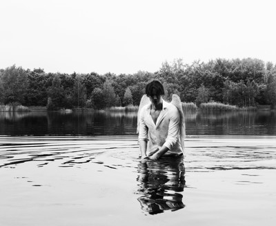 » #4/5 « / Fall from Grace / Blog post by <a href="https://strkng.com/en/photographer/claudia+hantschel/">Photographer Claudia Hantschel</a> / 2021-02-24 15:46 / Fine Art