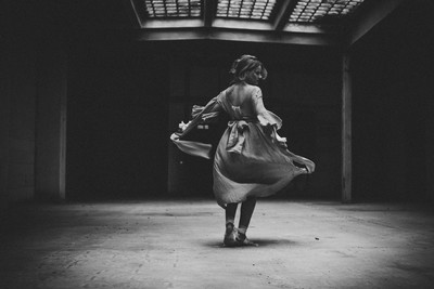 » #1/9 « / Anna und die Fabrik / Blog post by <a href="https://strkng.com/en/photographer/rosa+h-+lightart/">Photographer Rosa H. LightArt</a> / 2018-10-31 10:29 / Konzeptionell