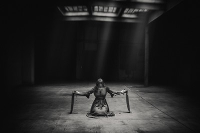 » #8/9 « / Anna und die Fabrik / Blog post by <a href="https://strkng.com/en/photographer/rosa+h-+lightart/">Photographer Rosa H. LightArt</a> / 2018-10-31 10:29 / Konzeptionell