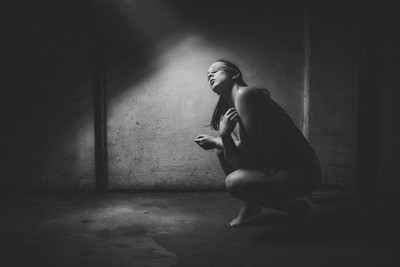 » #2/6 « / Janine... / Blog-Beitrag von <a href="https://strkng.com/de/fotografin/rosa+h-+lightart/">Fotografin Rosa H. LightArt</a> / 03.05.2019 09:07 / Nude