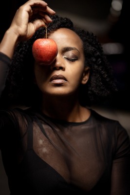 » #2/6 « / Apple... / Blog post by <a href="https://strkng.com/en/photographer/rosa+h-+lightart/">Photographer Rosa H. LightArt</a> / 2022-03-08 09:11 / Kreativ